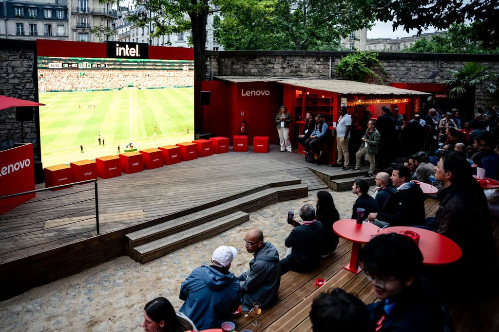 Lenovo Fan Zone Experience — vue de la fan zone à Paris